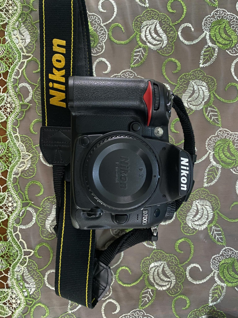 Nikon D7000 DSLR camera set (with Nikkon 18105 lens, MBD11 battery grip), Photography, Cameras