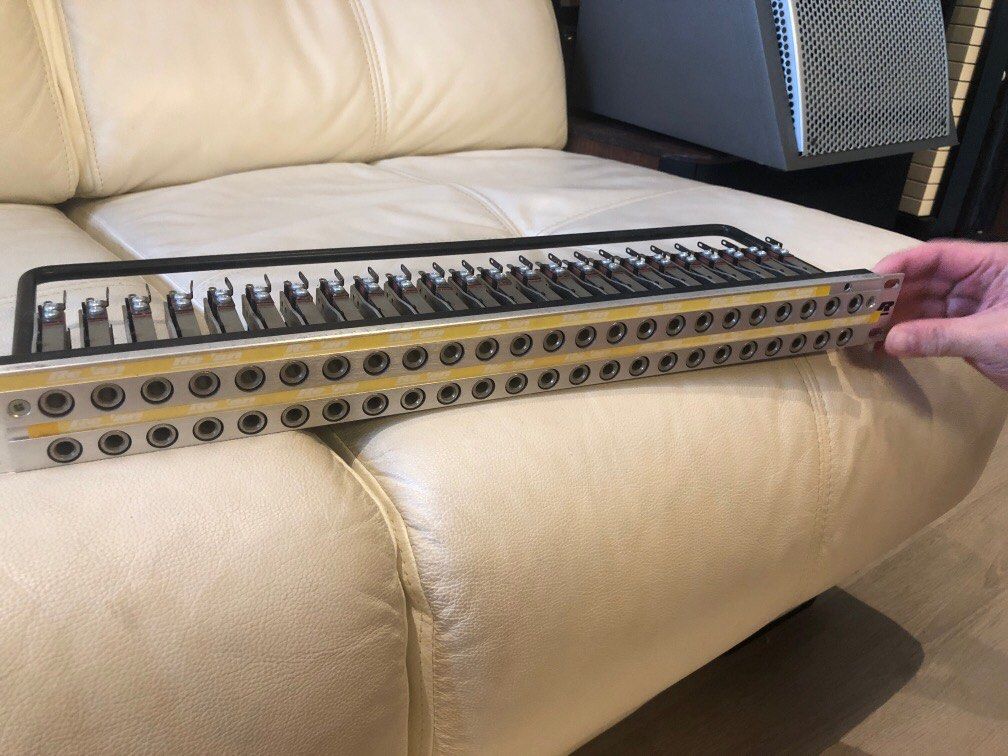 patch bay (Category: Other Audio Equipment) located in Singapore. Submitted by tokki9 (Listing ID 1270299569, Image 2). Description: professional equipment .