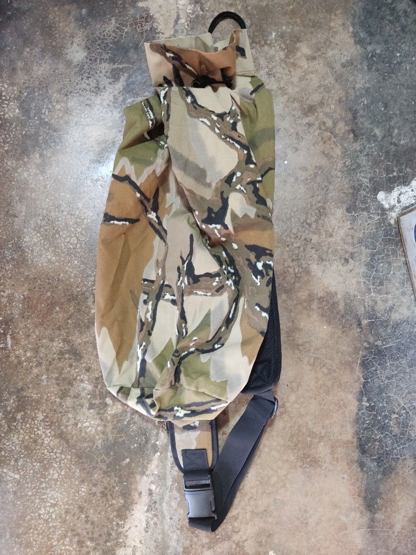 Predator tactical camou crossbody bag (Category: Backpacks) located in Brookes Point. Submitted by jaythrift_lowkey (Listing ID 1270254200, Image 3). Description: predator tactical camou cross body bag large size as new condition 1,500 add sf.