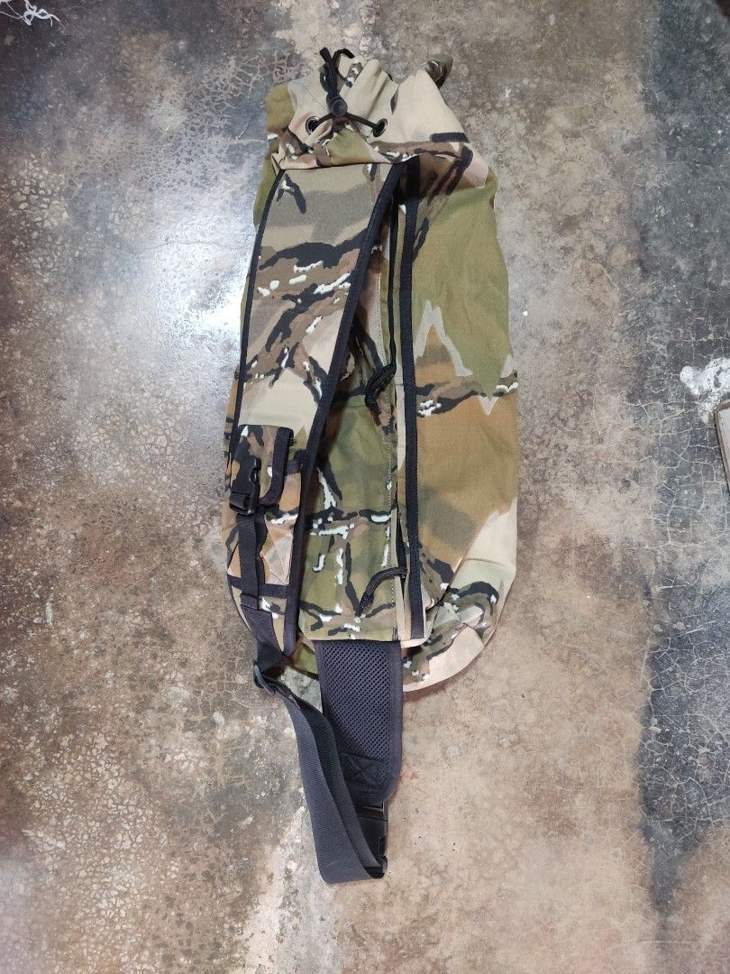 Predator tactical camou crossbody bag (Category: Backpacks) located in Brookes Point. Submitted by jaythrift_lowkey (Listing ID 1270254200, Image 2). Description: predator tactical camou cross body bag large size as new condition 1,500 add sf.