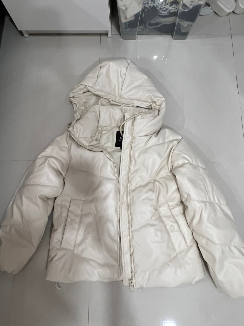 pull and bear puffer jacket, Women's Fashion, Coats, Jackets and