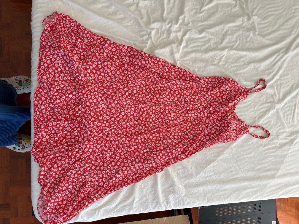 Red Floral Dress (Category: Dresses) located in Cavite. Submitted by raesukay (Listing ID 1270257425, Image 1). Description: Fits S-M, has a garter in the back, in very good condition. Tag removed. Price negotiable .