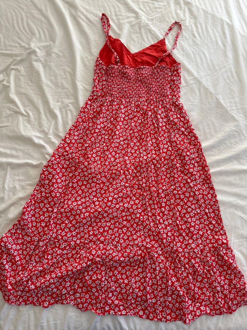 Red Floral Dress (Category: Dresses) located in Cavite. Submitted by raesukay (Listing ID 1270257425, Image 3). Description: Fits S-M, has a garter in the back, in very good condition. Tag removed. Price negotiable .