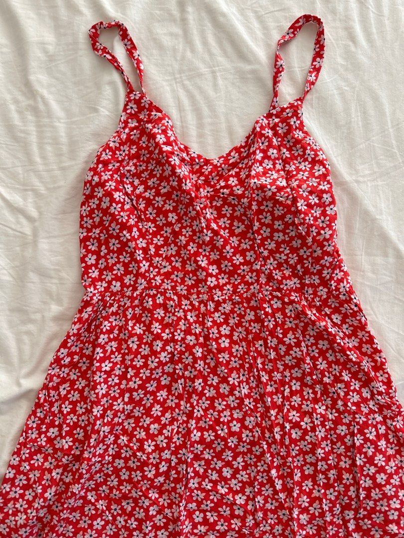 Red Floral Dress (Category: Dresses) located in Cavite. Submitted by raesukay (Listing ID 1270257425, Image 2). Description: Fits S-M, has a garter in the back, in very good condition. Tag removed. Price negotiable .