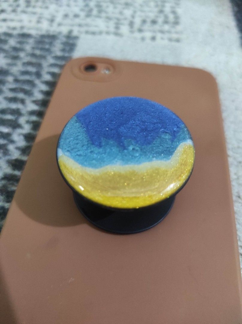 Resin popsocket beach