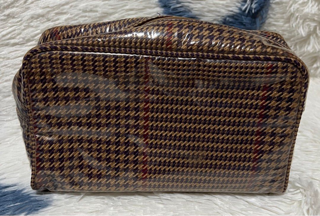 RL pouch auth (Category: Luxury Bags & Wallets) located in Quezon City. Submitted by chings2017 (Listing ID 1270260159, Image 2). Description: Laminated RL pouch Good condition Dm for details.
