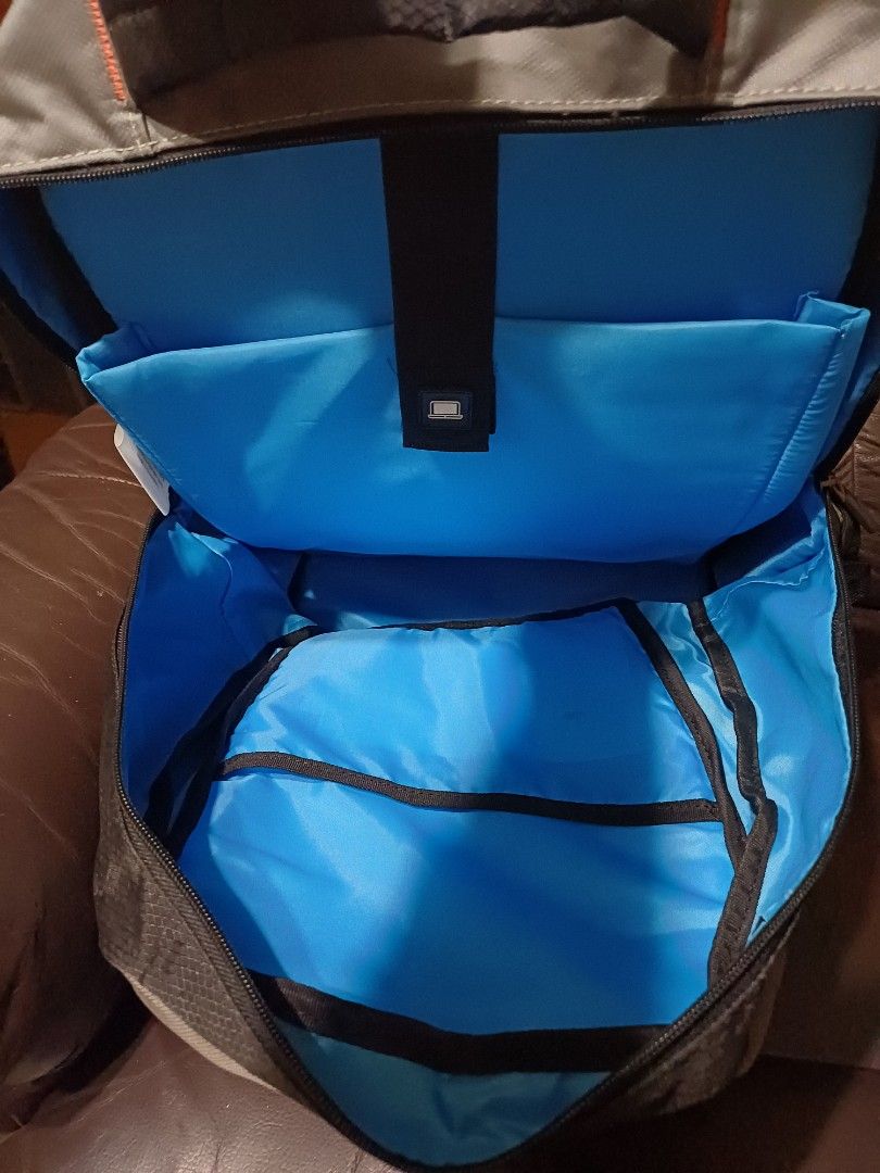Samsonite Laptop Backpack Authentic Negotiable (Category: Backpacks) located in Mandaluyong City. Submitted by vefj888 (Listing ID 1270302716, Image 3). Description: This came with my Lenovo laptop Y series. Original and brand new.