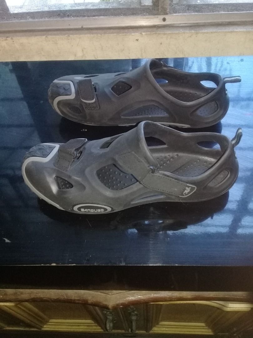sandugo trekking shoes