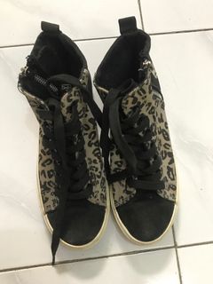 (Kategori: ) berada di . Dikirim oleh glow_thrift (ID iklan 1270343628, Gambar 1). Deskripsi: .