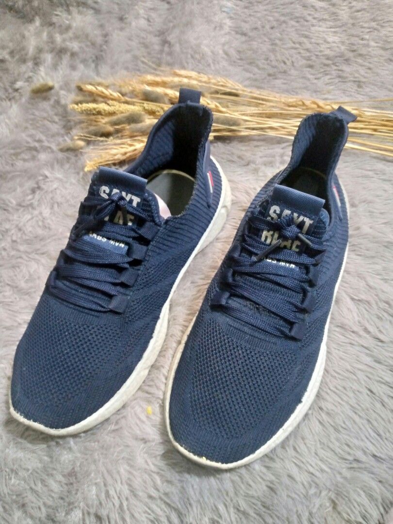Sepatu size 40 slip on lokasi ketintang Fesyen Pria Sepatu