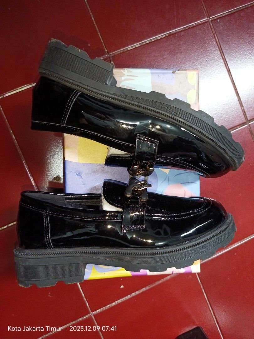 Sepatu sovella, Fesyen Wanita, Sepatu di Carousell