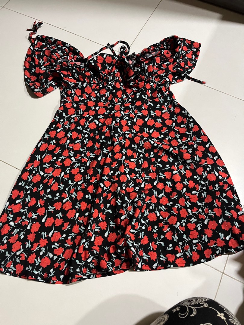 Red short floral best sale dress