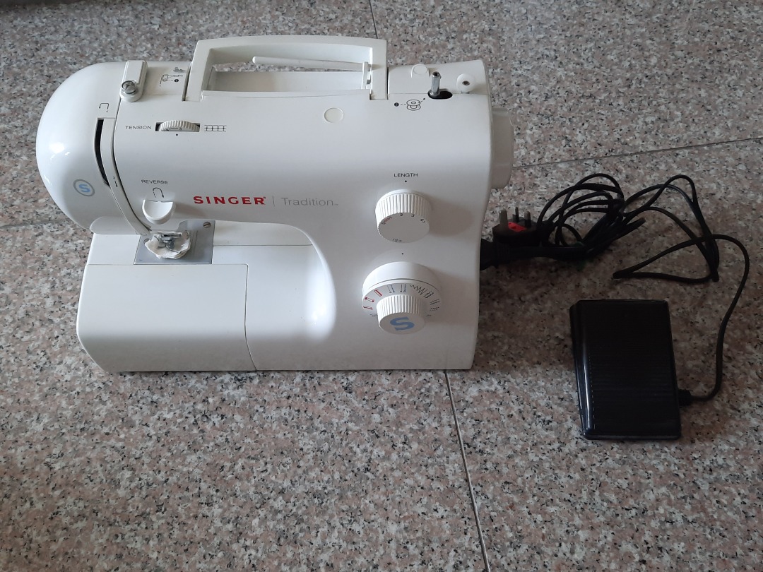 "Singer" Tradition Sewing Machine. Good Working Condition. S230 nett
