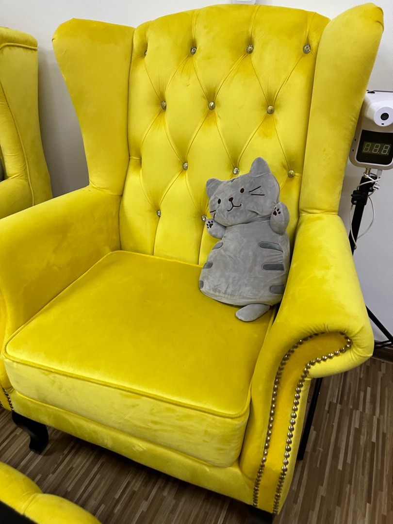 Sofas Wing chair Full set with table.Good quality, Furniture & Home