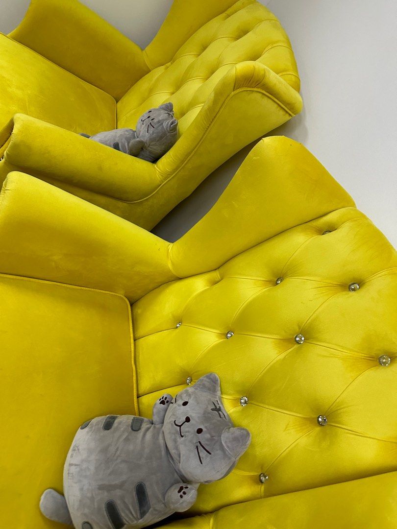 Sofas Wing chair Full set with table.Good quality, Furniture & Home