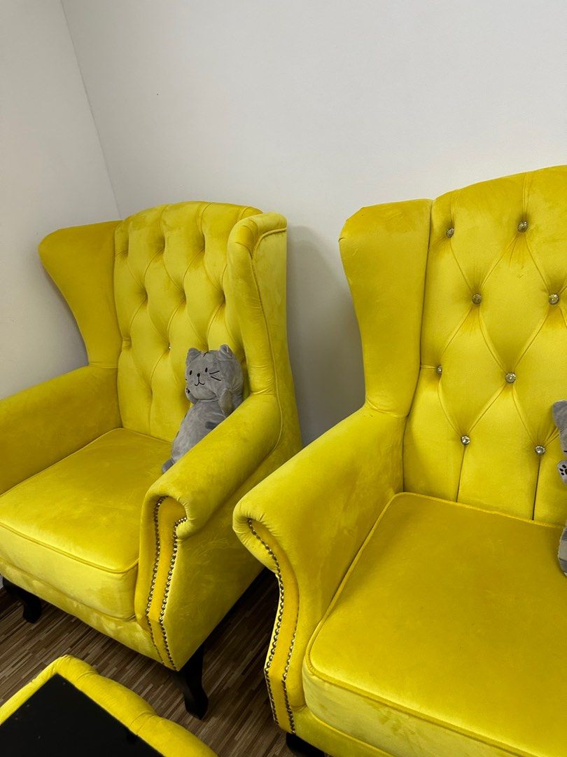 Sofas Wing chair Full set with table.Good quality, Furniture & Home