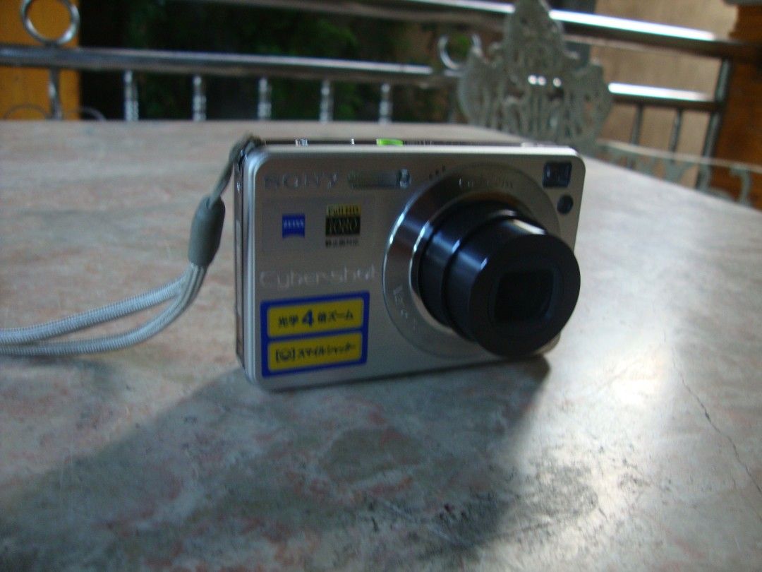 Appareil Photo Numérique Sony Cyber-shot DSC-W110 7.2 MP - Argenté - Compact Avec Chargeur Original - Occasion