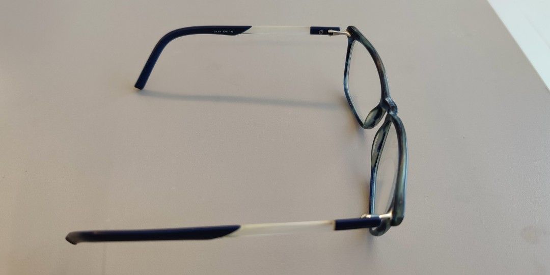 Spectacles (Category: Sunglasses & Eyewear) located in Singapore. Submitted by HDMXX (Listing ID 1270356492, Image 3). Description: Male Reason for selling: lasered eyes Bought 5 years ago. Strength: -2.25 Usual wear and tear but no damage..