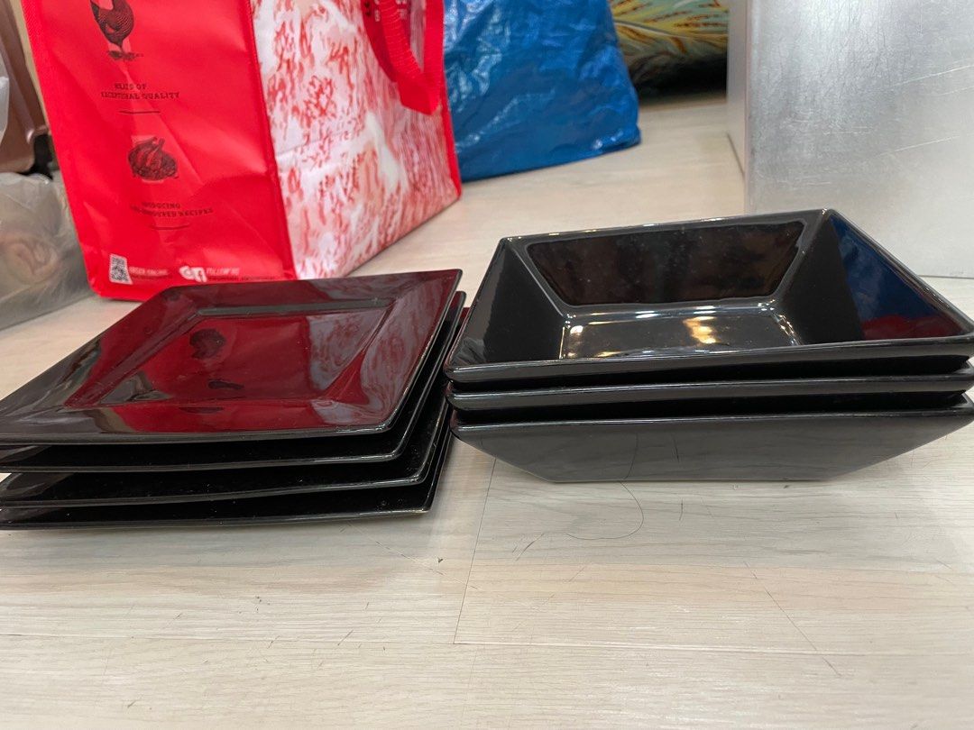 Black and red square plates shop