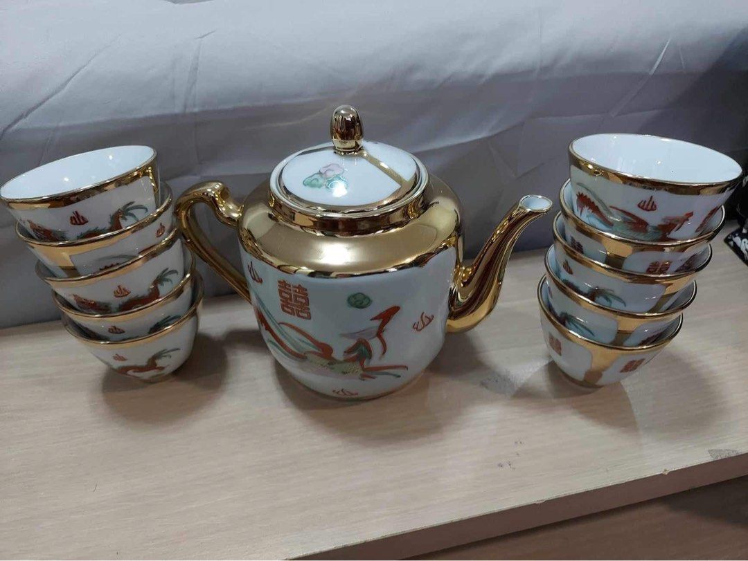 Tea set (Category: Coffee & Tea Tableware) located in Quezon City. Submitted by flxnu (Listing ID 1270345937, Image 1). Description: Like new Traditional chinese tea set.
