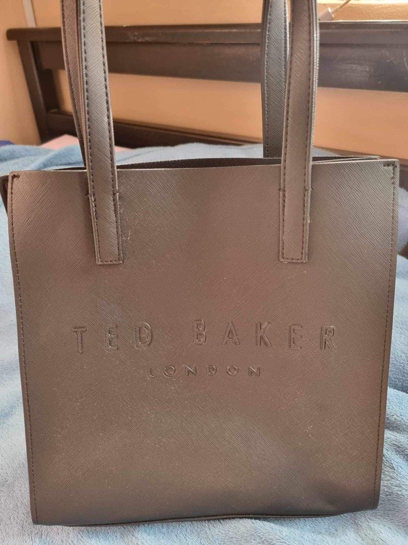 Ted baker (Category: Luxury Bags & Wallets) located in Antipolo. Submitted by cmss1998 (Listing ID 1270382744, Image 3). Description: Please see photos above Authentic.