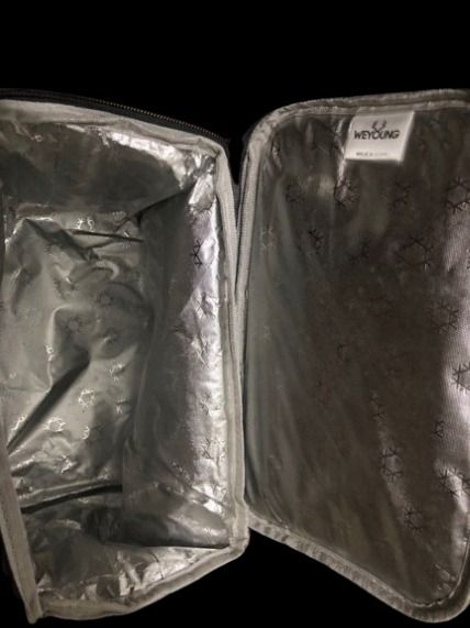 Thermal Lunch Bag (Category: Food Organization & Storage) located in Quezon City. Submitted by steeldesign (Listing ID 1270056463, Image 2). Description: ￼Thermal Lunch Box Bag Multi-size Insulated and Waterproof Kindly lower your expectations since this has been lightly used. Please see the photos attached. Rfs: Decluttering.
