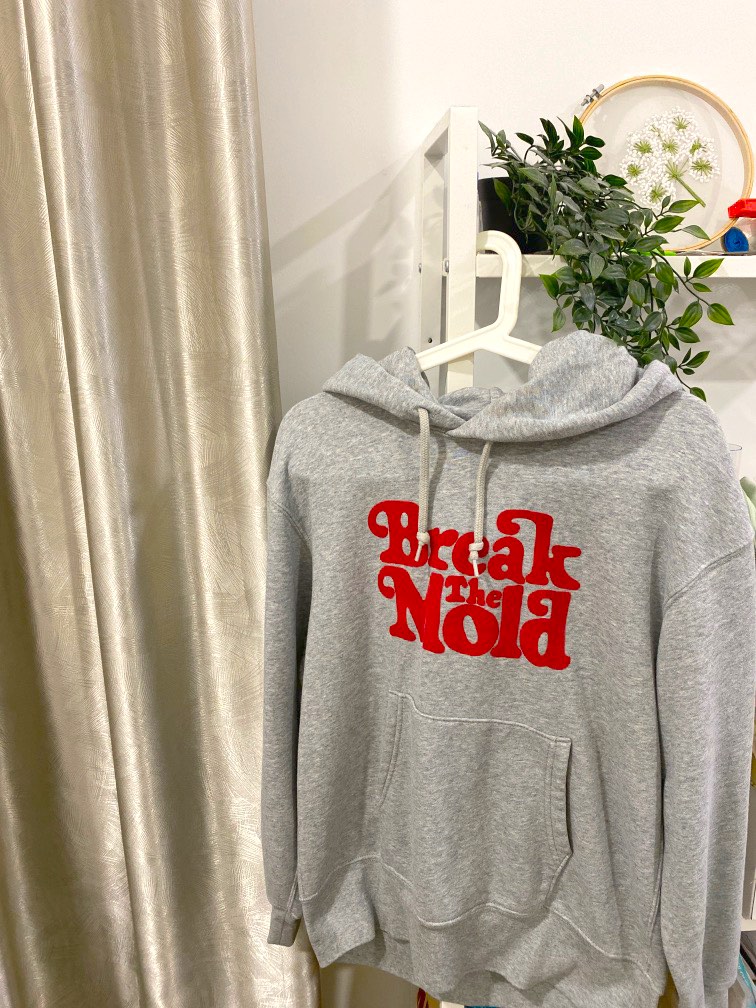 Uniqlo break store the mold hoodie