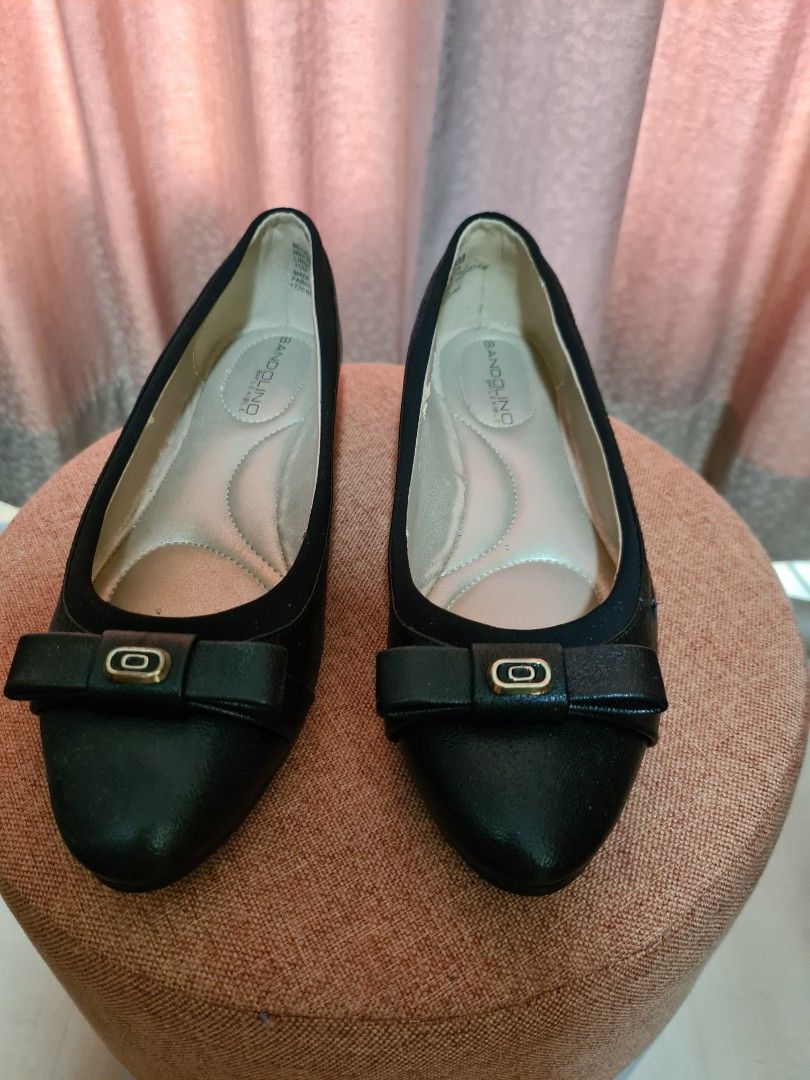 Size 5 top womens shoes flats
