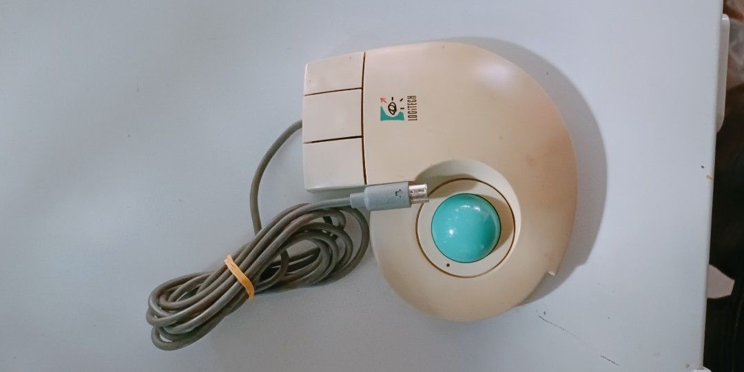 Vintage mouse PS2:Logitech collectible item (Category: Computer Parts) located in Dasmarinas. Submitted by d.lelis (Listing ID 1270265048, Image 3). Description: Vintage PS2 mouse Logitech collection item FROM USA.