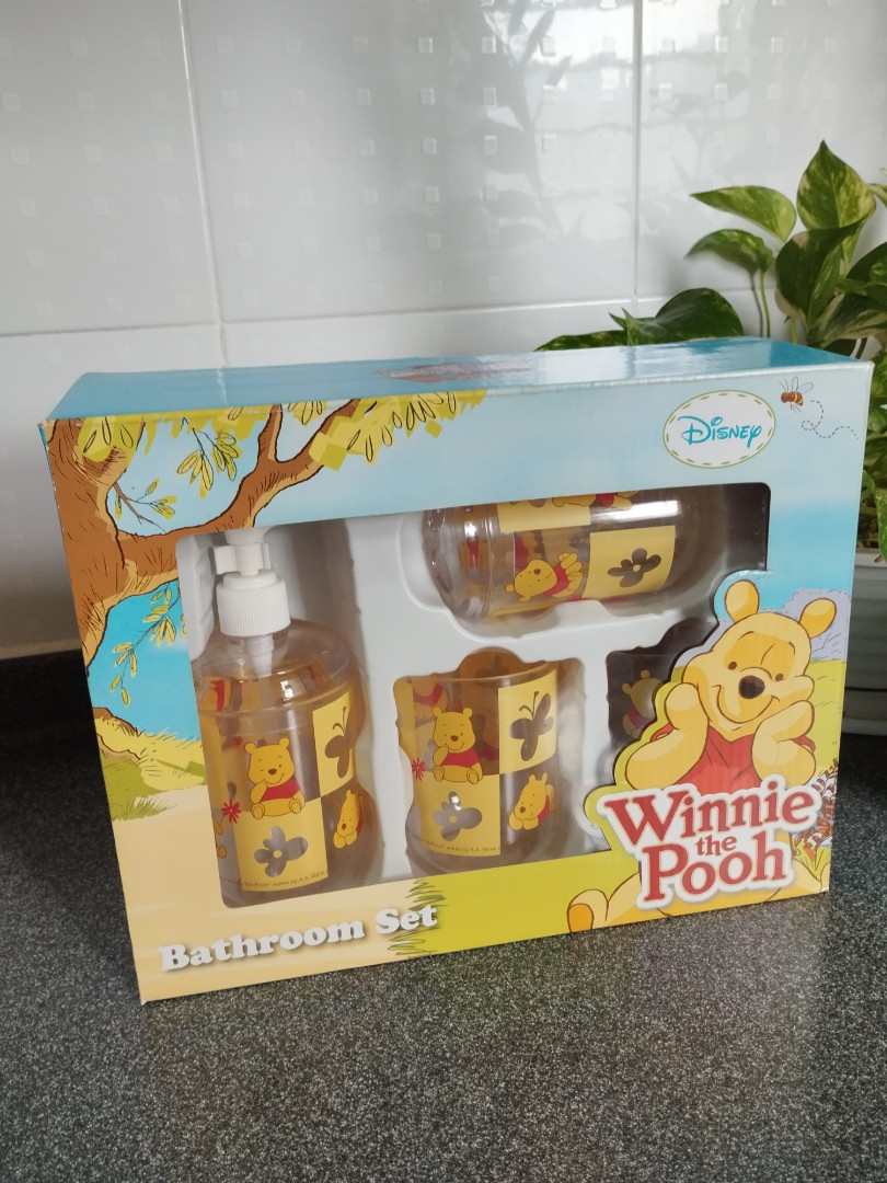 Winnie the Pooh Bathroom Set #聖誕禮物#交換禮物, 傢俬＆家居, 浴室、廚房用品配件- Carousell