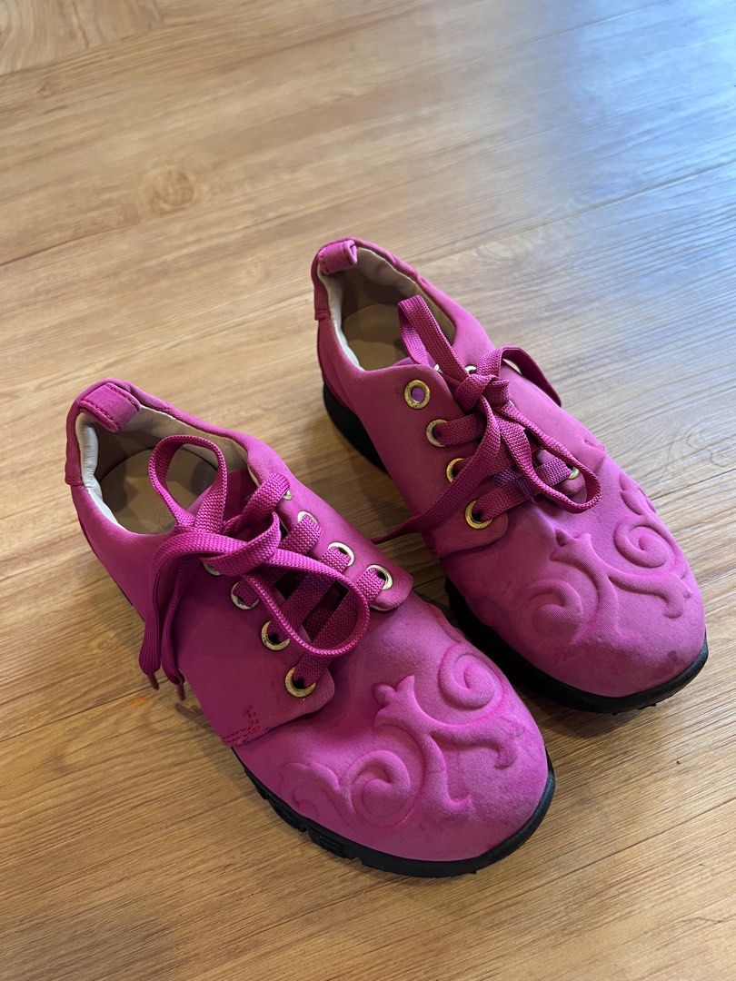 Young 2025 versace shoes