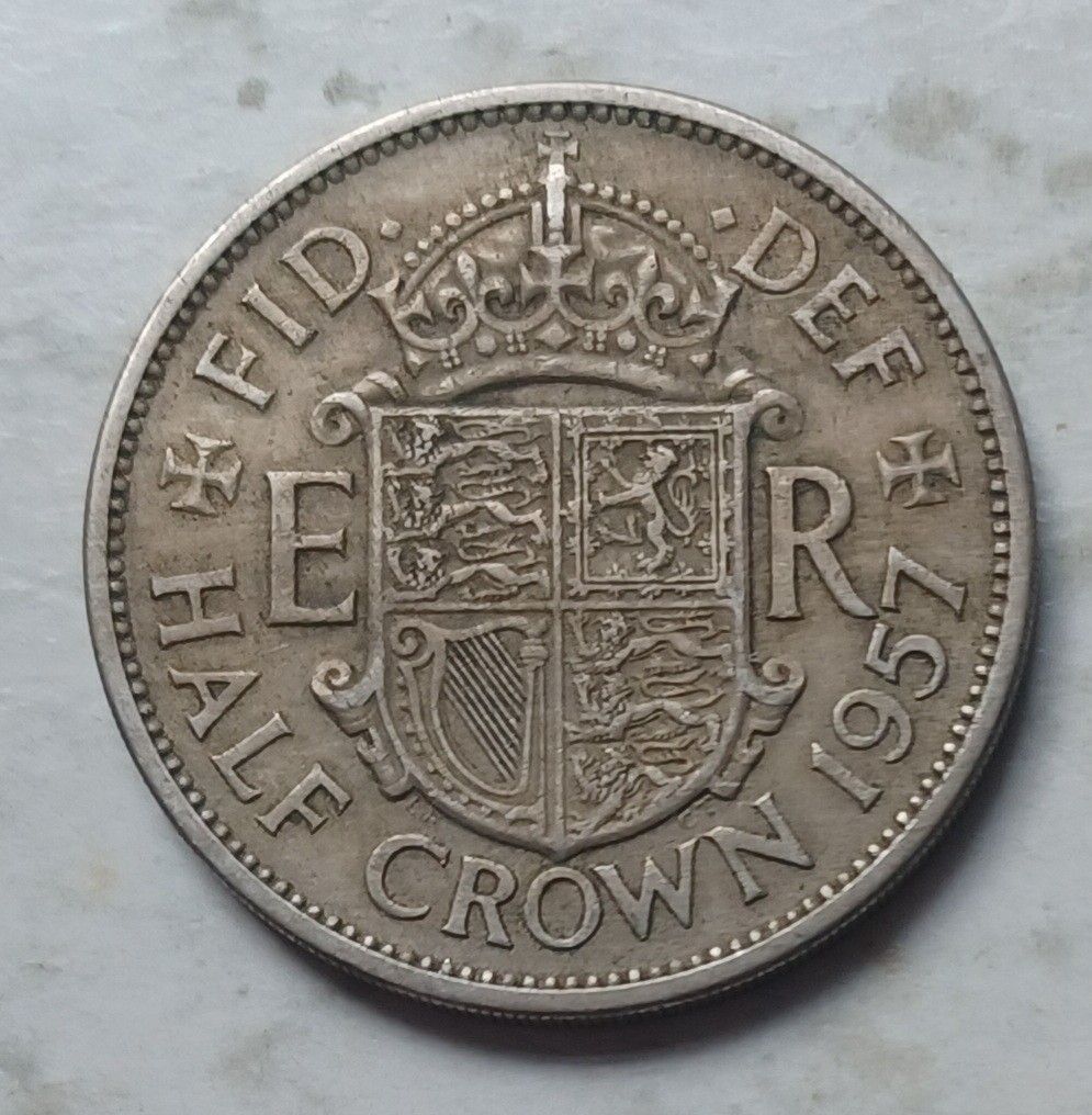 英國1957年half crown硬幣一枚（品相實物如圖）, 興趣及遊戲, 收藏品及紀念品, 錢幣- Carousell