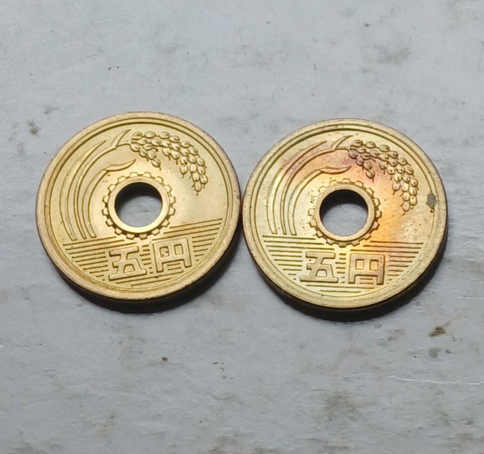 日本1964年（昭和49年）5円硬幣2枚，幾乎全新, 興趣及遊戲, 收藏品及紀念品, 錢幣- Carousell