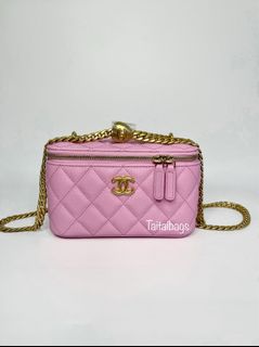 Below retail price 23P Chanel Pink Vanity bag Heart Pearl