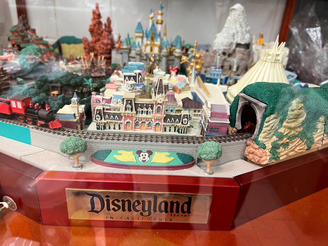 デアゴスティーニ My Disneyland 完成品 専用ファイル＆台付き