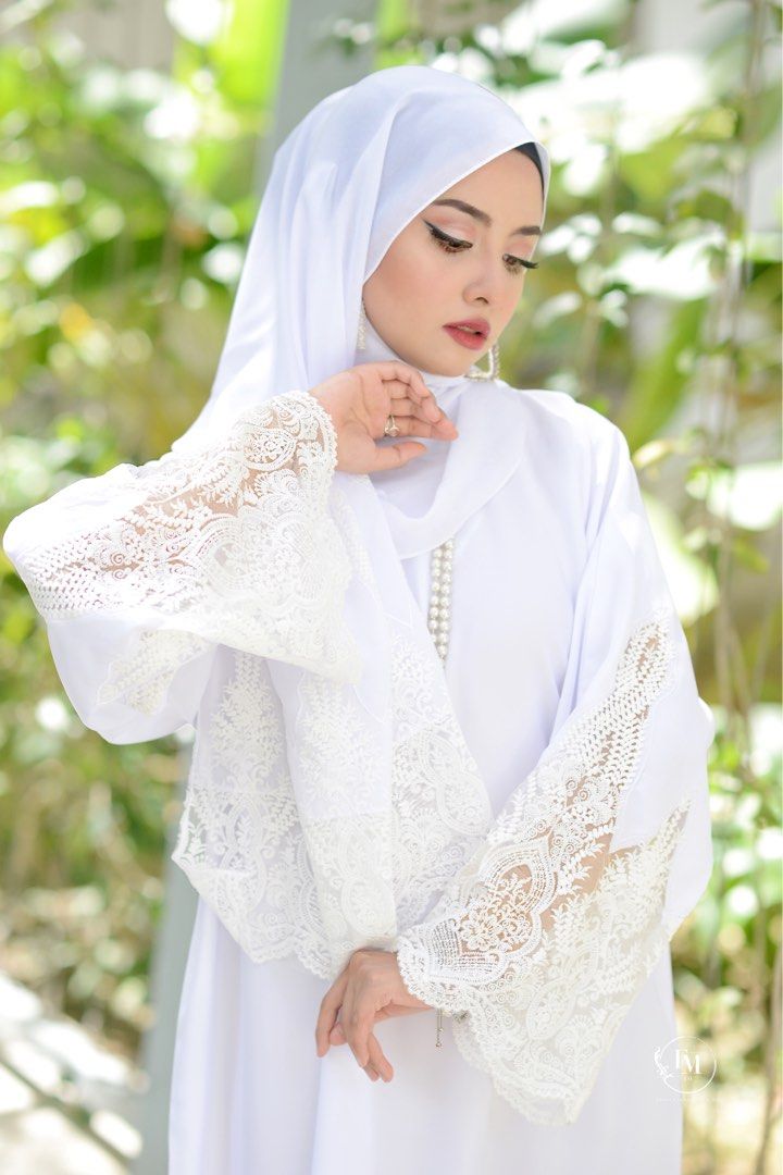White abaya store