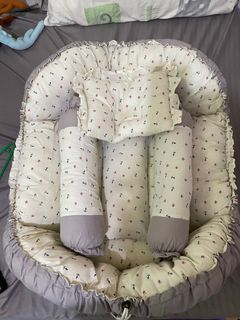 Adjustable crib complete set with Pillow (big bolsters)