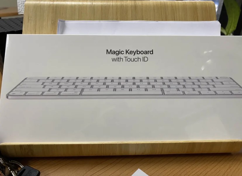 Apple Magic Keyboard with Touch ID, Computers & Tech, Parts