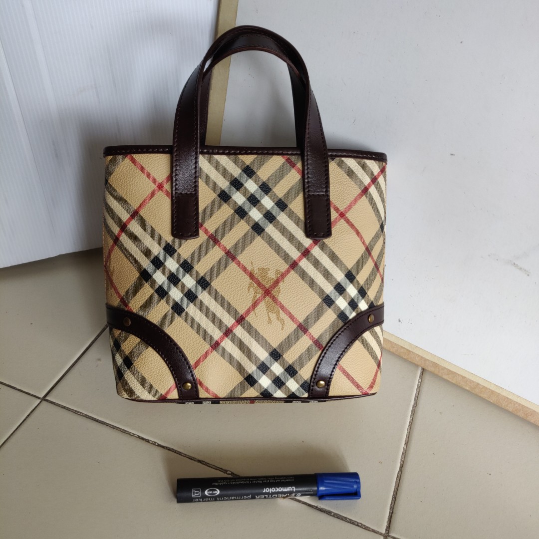 Authentic Burberry Neverfull Bag, Women's Fashion, Bags & Wallets, Purses &  Pouches on Carousell