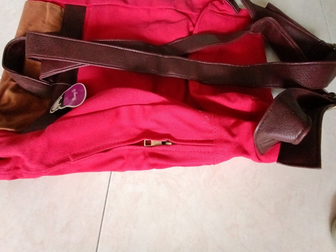 Backpack (Category: Backpacks) located in Singapore. Submitted by astra5 (Listing ID 1212703473, Image 7). Description: brand-new backpack with many compartments. tag still intact.