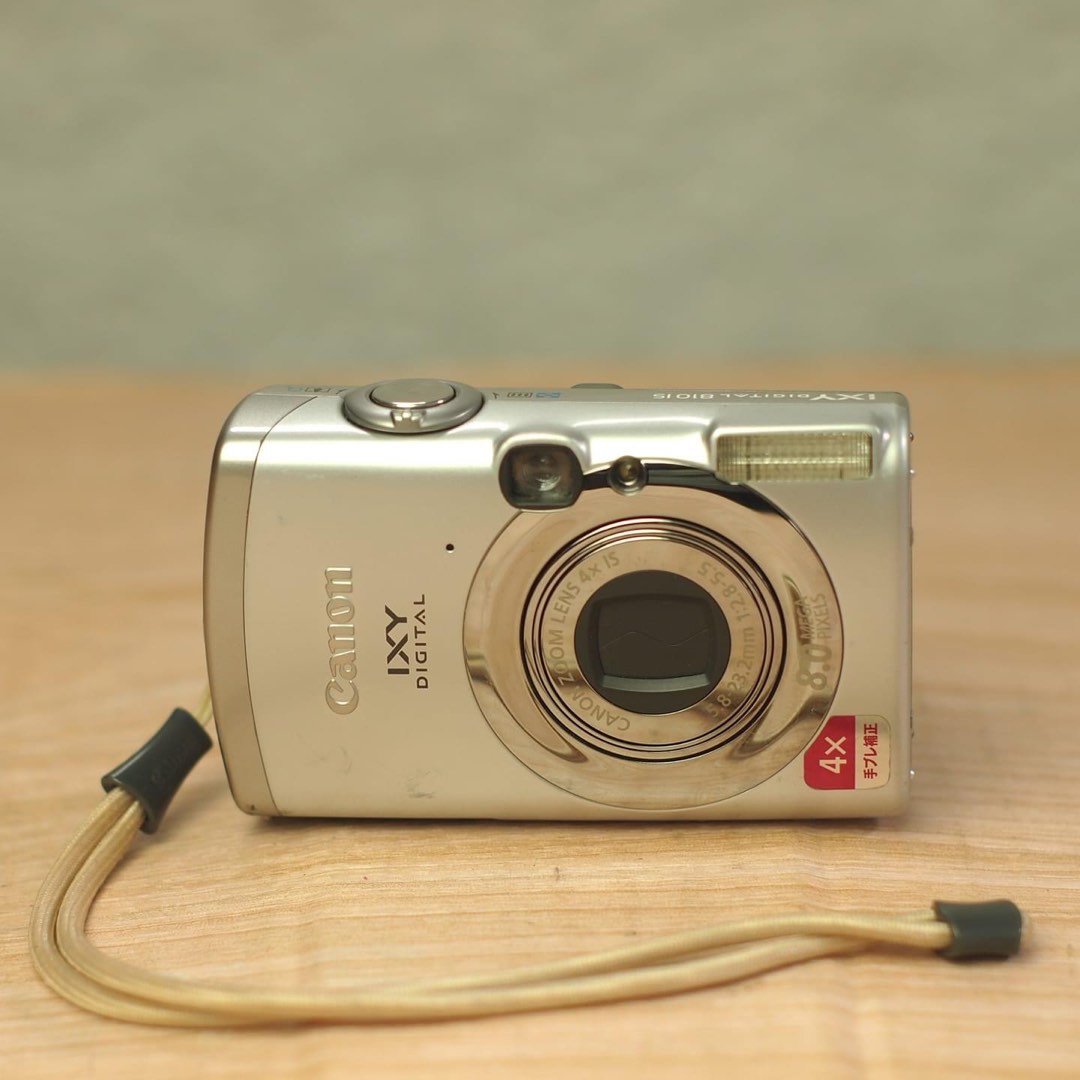 Canon IXY 810 IS Digital Camera