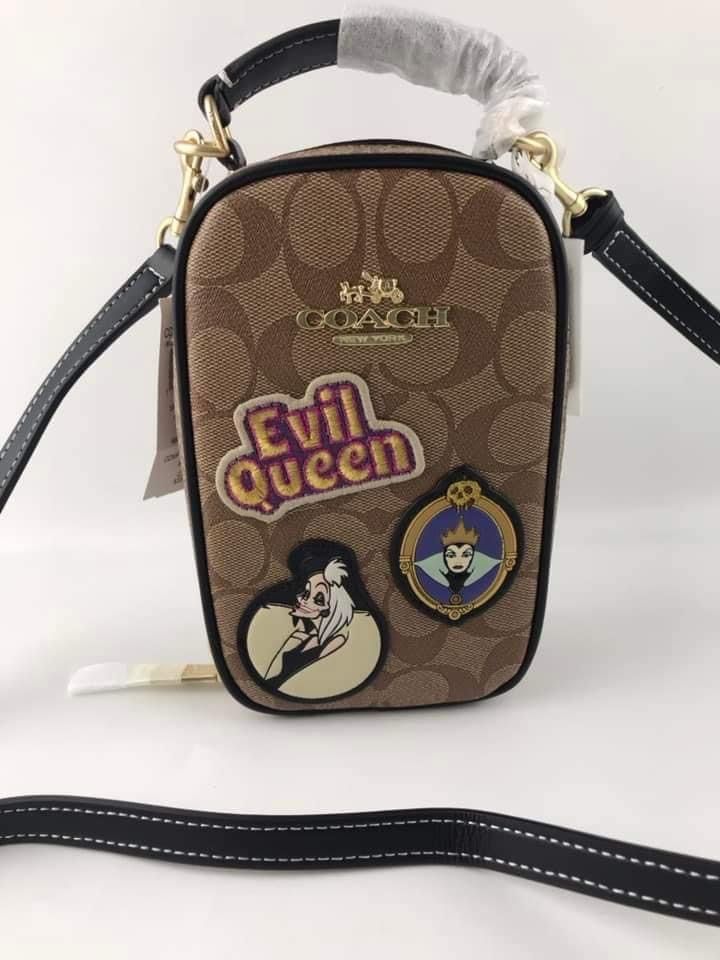 CCH EVA PHONE SLING (Category: Luxury Bags & Wallets) located in Batangas. Submitted by Aki.s_Cart (Listing ID 1212645960, Image 2). Description: CCH Eva Phone Sling 11*18*5.5cm P1,950 Actual photo.