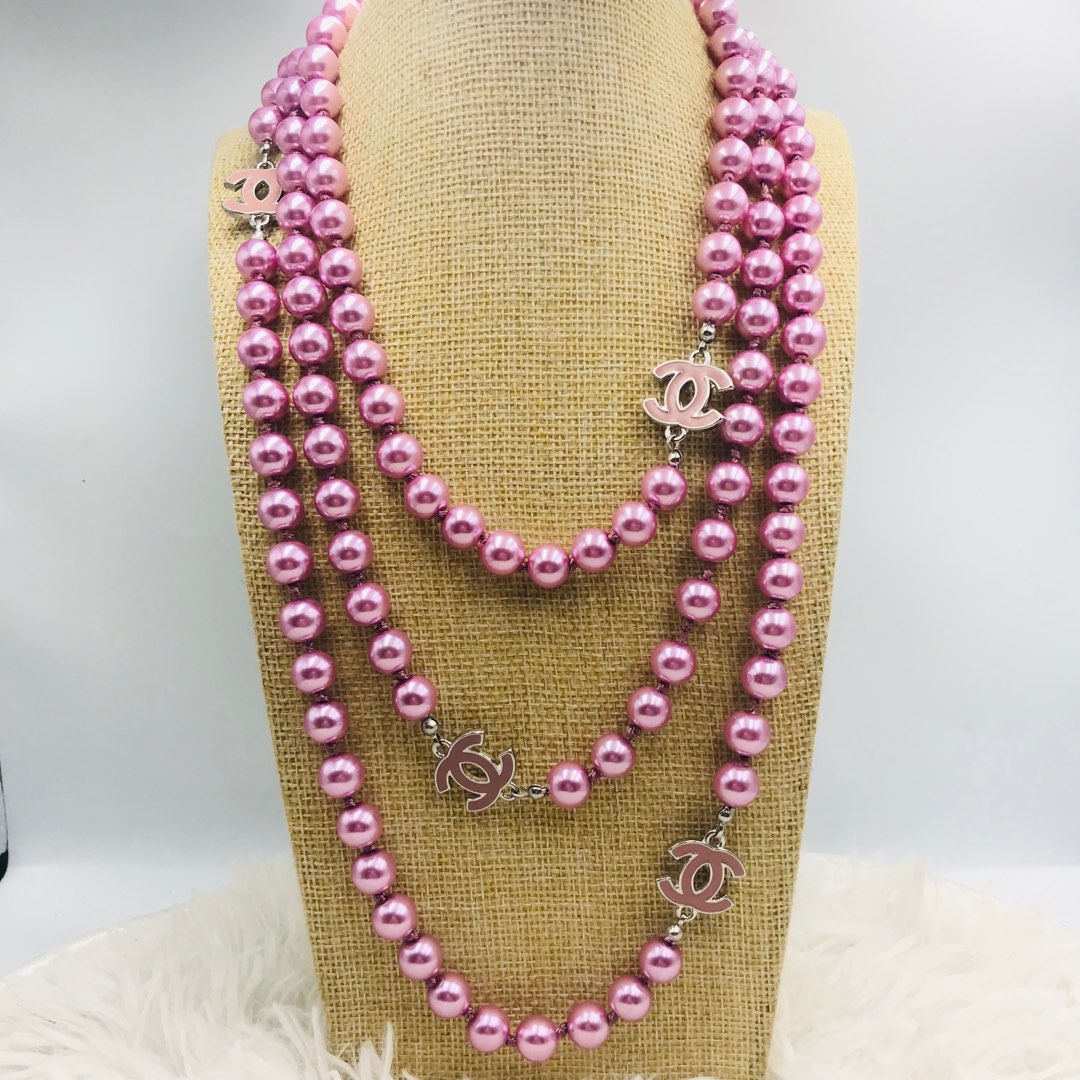 Chanel pink pearl clearance necklace