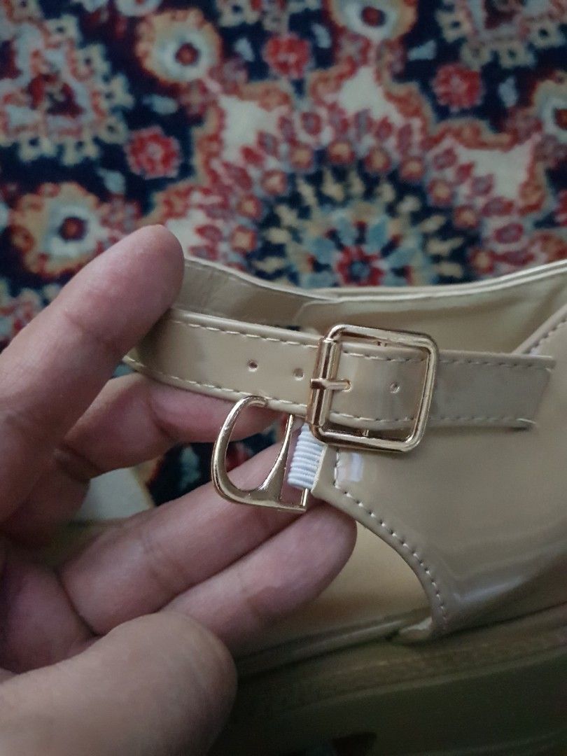 Are wedge sandals in style 219 store