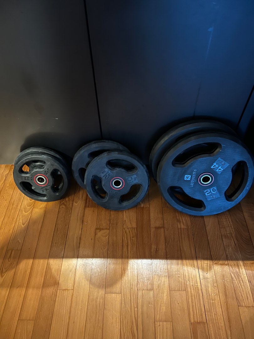 Decathlon Barbell & Rubber weight Plates 20, 15, 10kg, Sports Equipment