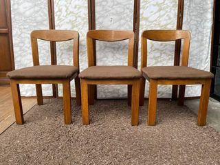 Dining Chairs
18L x 18W x 16SH in
Solid wood
Fabric seat
In good condition