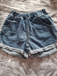 (Category: ) located in . Submitted by junepw (Listing ID 1212701063, Image 1). Description: .