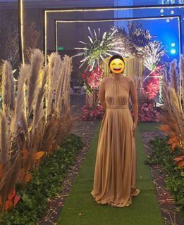 Elegant gold gown for rent