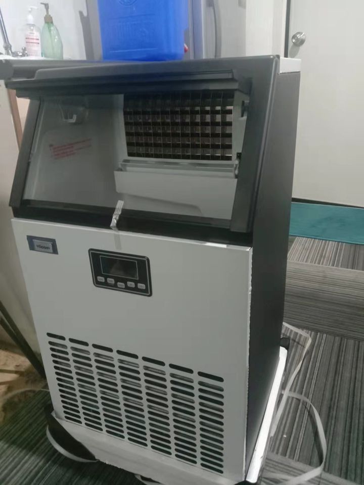 EPA-79 COMMERCIAL ICE MAKING MACHINE 80 KG CAPACITY (Category: Other Kitchen Appliances) located in Taguig. Submitted by mgracelim38484 (Listing ID 1212646468, Image 3). Description: COMMERCIAL ICE MAKER MACHINE Also available in 55kg/68kg ice cubes per day！ SPECIFICATIONS: Capacity: 80KG Per DAY 8MINUTES create an ICE :45 Pcs An Hour: 2-3kg ice Weight: 28kg Dimensions: Height-82 ,Width-50cm, height: 79.8cm VOLTZ:220V POWER: 300Watts COLOR : WHIT