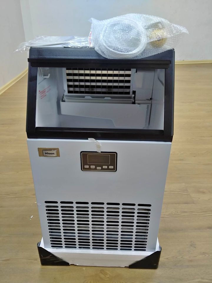EPA-79 COMMERCIAL ICE MAKING MACHINE 80 KG CAPACITY (Category: Other Kitchen Appliances) located in Taguig. Submitted by mgracelim38484 (Listing ID 1212646468, Image 2). Description: COMMERCIAL ICE MAKER MACHINE Also available in 55kg/68kg ice cubes per day！ SPECIFICATIONS: Capacity: 80KG Per DAY 8MINUTES create an ICE :45 Pcs An Hour: 2-3kg ice Weight: 28kg Dimensions: Height-82 ,Width-50cm, height: 79.8cm VOLTZ:220V POWER: 300Watts COLOR : WHIT